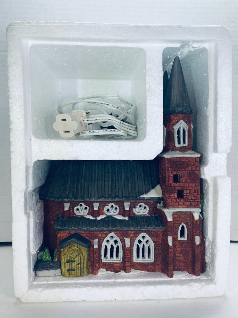 VNTG Dept 56 Brick Abbey Dickens' Village Series #65498 Retired, Light, Box